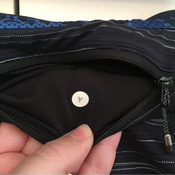 𝅺LULULEMON Pace Rival Crop Cyber Stripe Naval Blue Black / Black - Picture 7 of 8